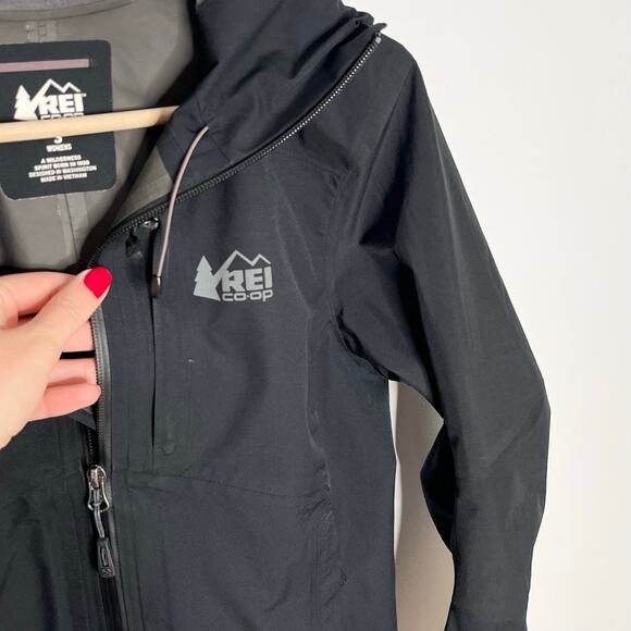 REI Co-op GTX Rain Jacket Womens Small Black Hooded Outdoor Hiking Camping - Picture 4 of 13